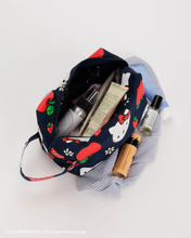 Load image into Gallery viewer, Dopp Kit Hello Kitty Apple