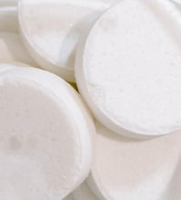 Load image into Gallery viewer, EUCALYPTUS STEAM® - Cleansing vapors for the shower™.