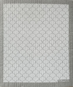Scallop Sponge Cloth (White on Grey)
