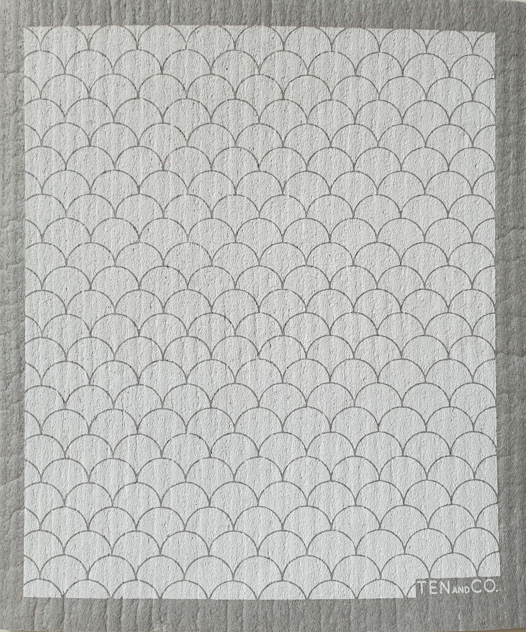 Scallop Sponge Cloth (White on Grey)