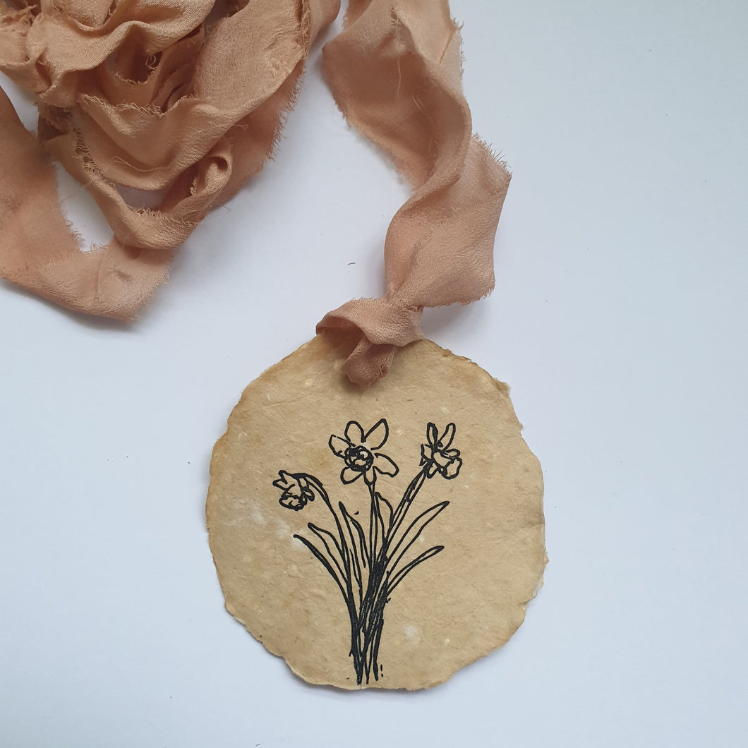 Tiny cards and tags for spring - Narcissus
