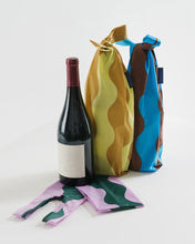 Load image into Gallery viewer, Wine Baggu Wavy Stripes
